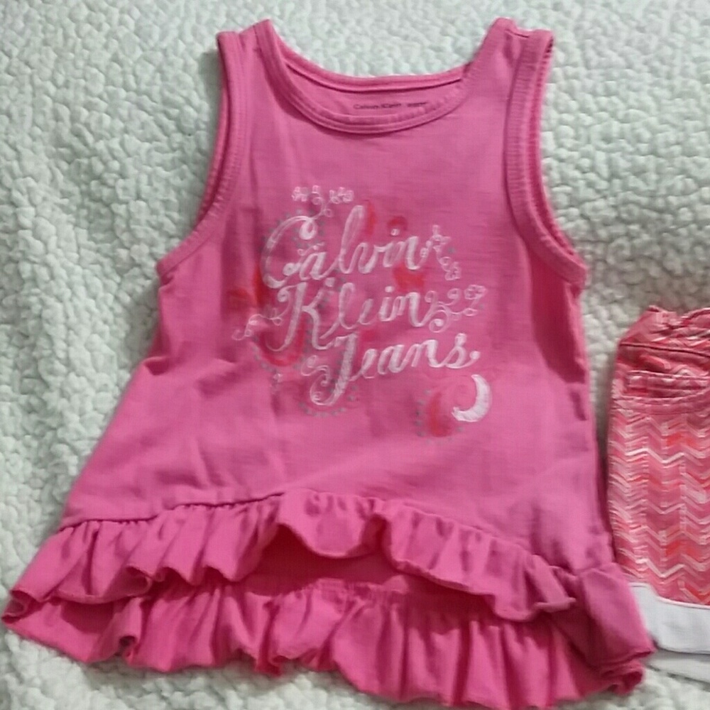 Calvin klein toddler girl ruffled top shorts set. - Picture 3 of 3